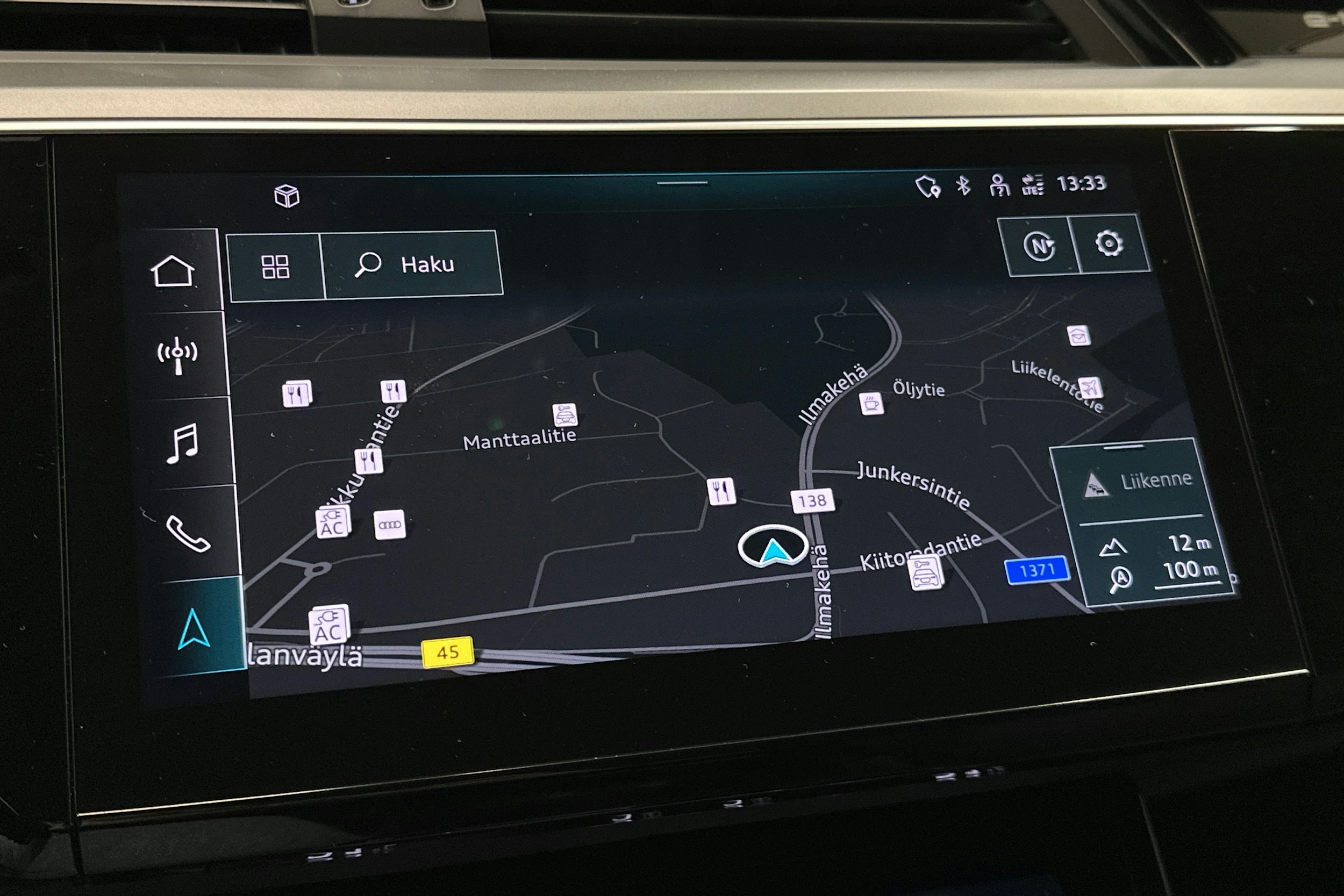 musta Audi e-tron 2022 kuva 23.