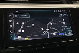 musta Audi e-tron 2022 kuva 23.