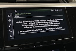 musta Audi e-tron 2022 kuva 24.