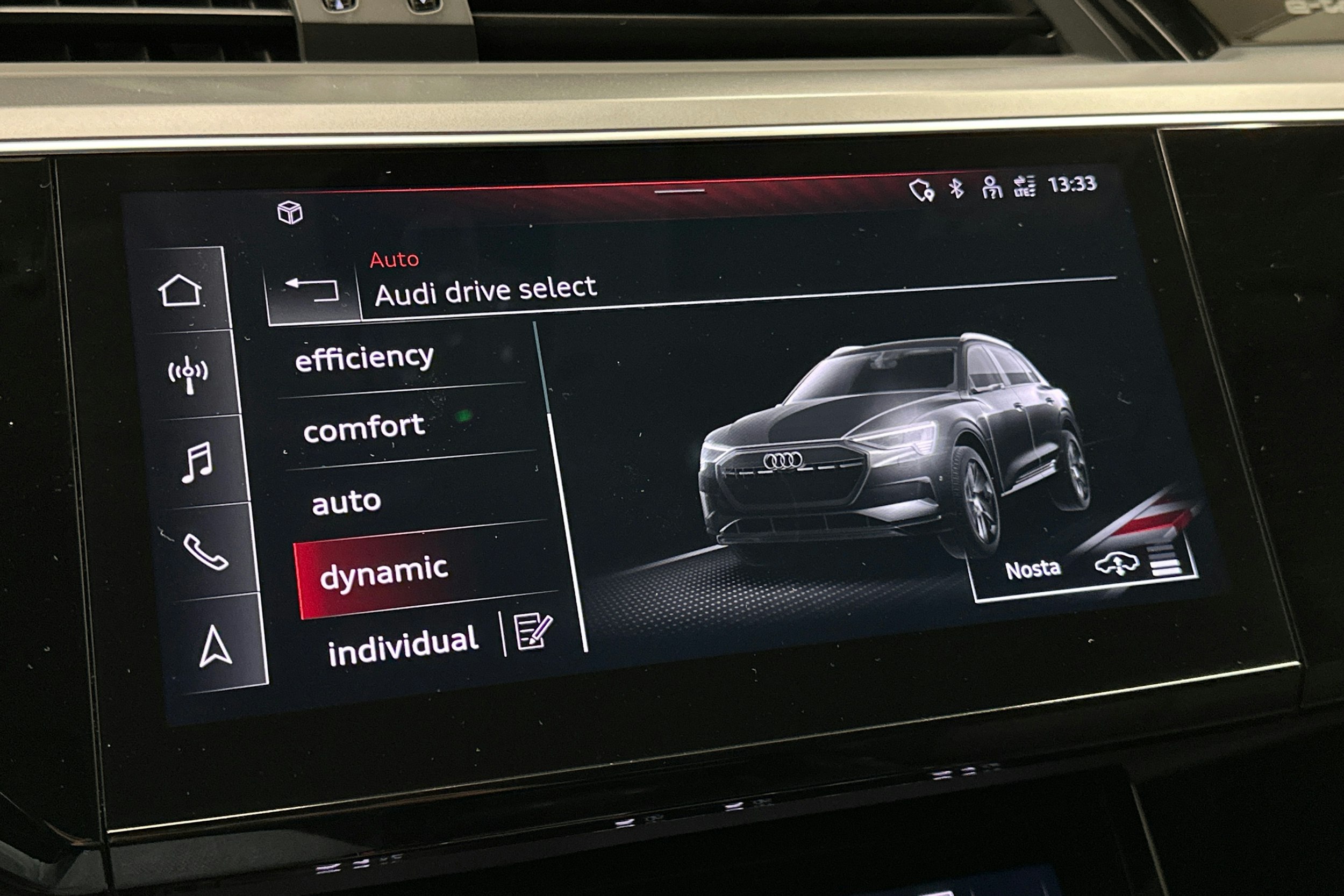 musta Audi e-tron 2022 kuva 25.