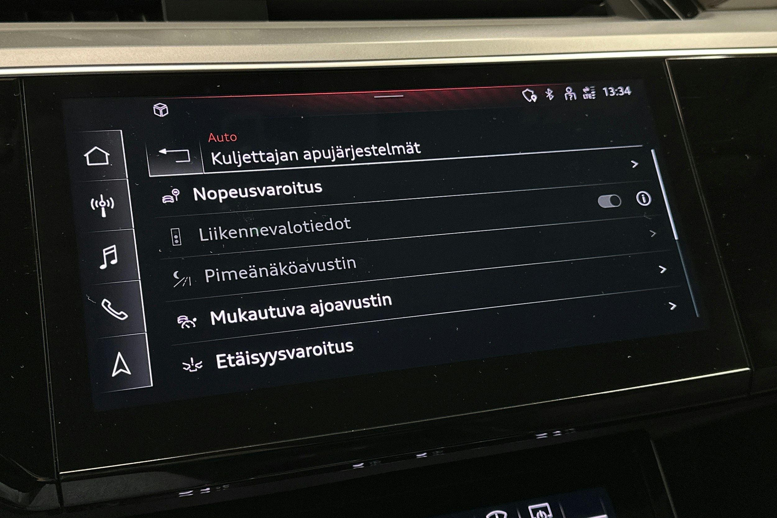 musta Audi e-tron 2022 kuva 27.