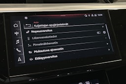 musta Audi e-tron 2022 kuva 27.