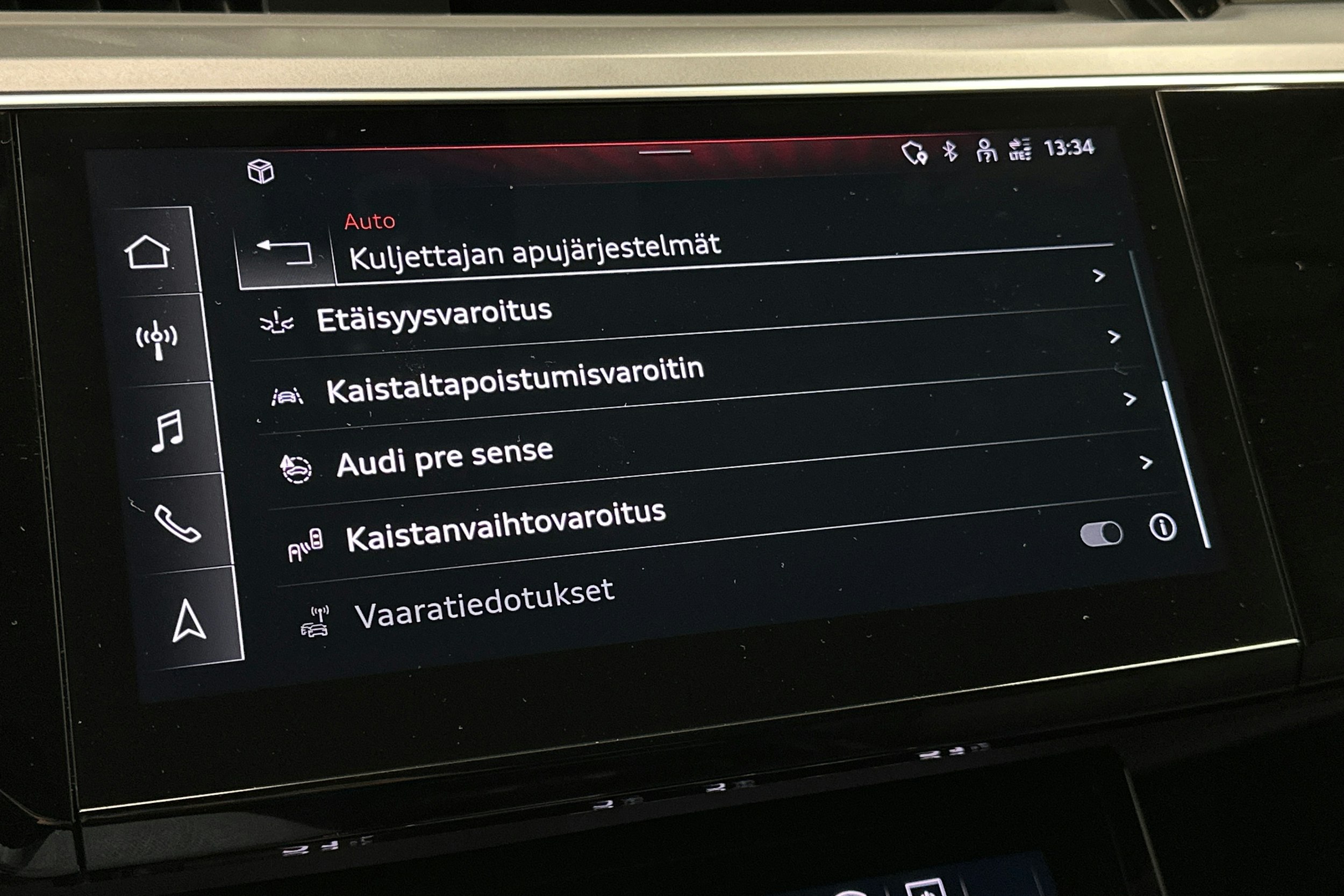musta Audi e-tron 2022 kuva 28.