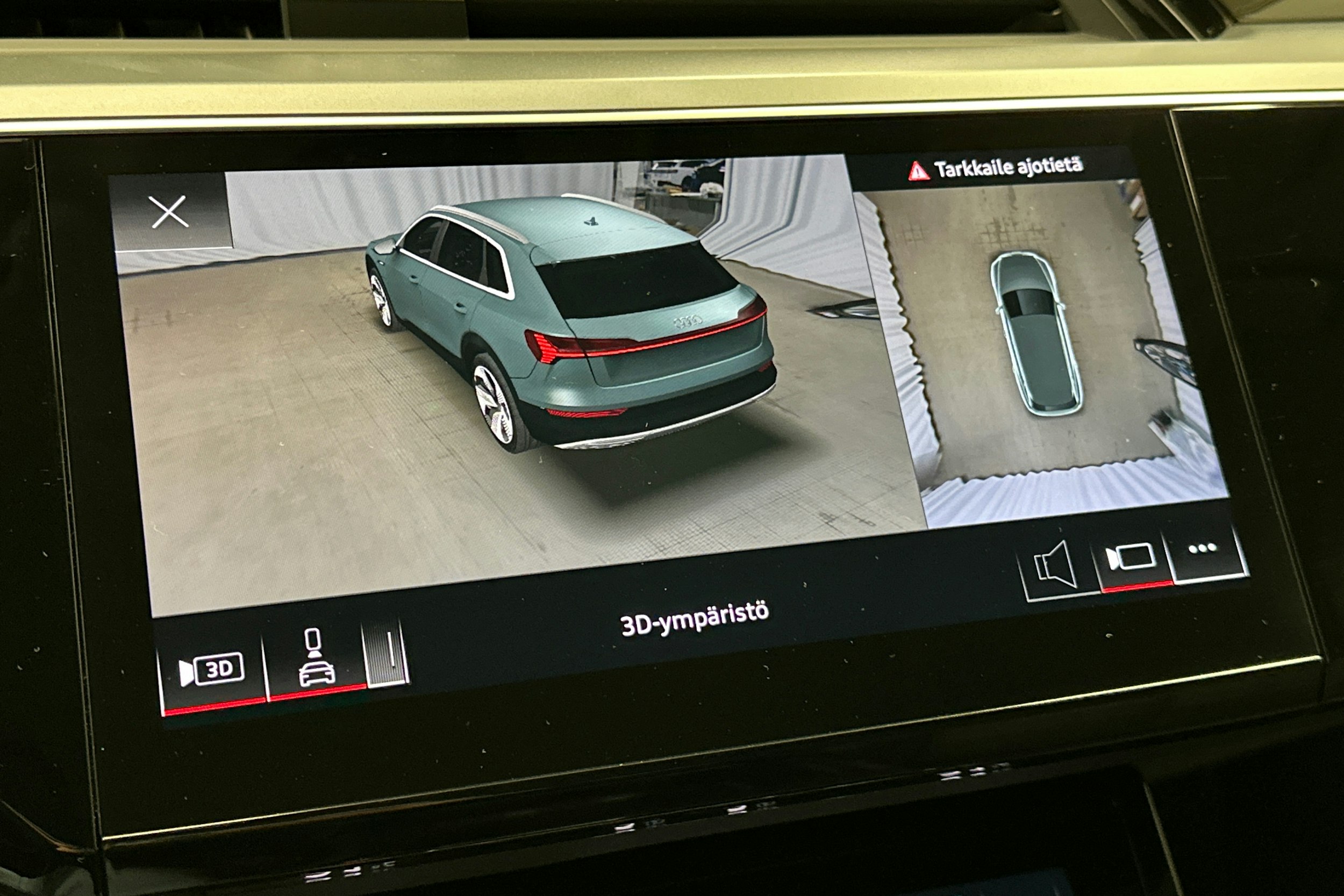 musta Audi e-tron 2022 kuva 30.