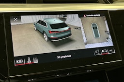 musta Audi e-tron 2022 kuva 30.