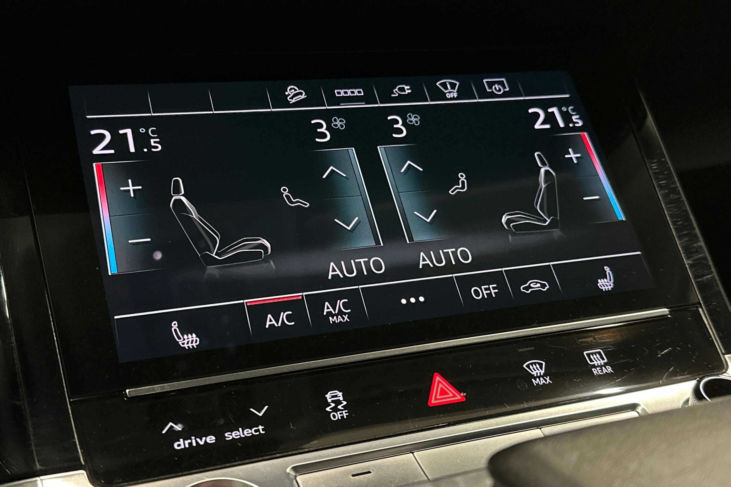 musta Audi e-tron 2022 kuva 31.