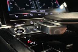 musta Audi e-tron 2022 kuva 32.