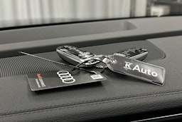 musta Audi e-tron 2022 kuva 33.