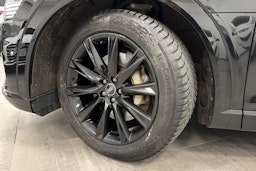 musta Audi e-tron 2022 kuva 13.