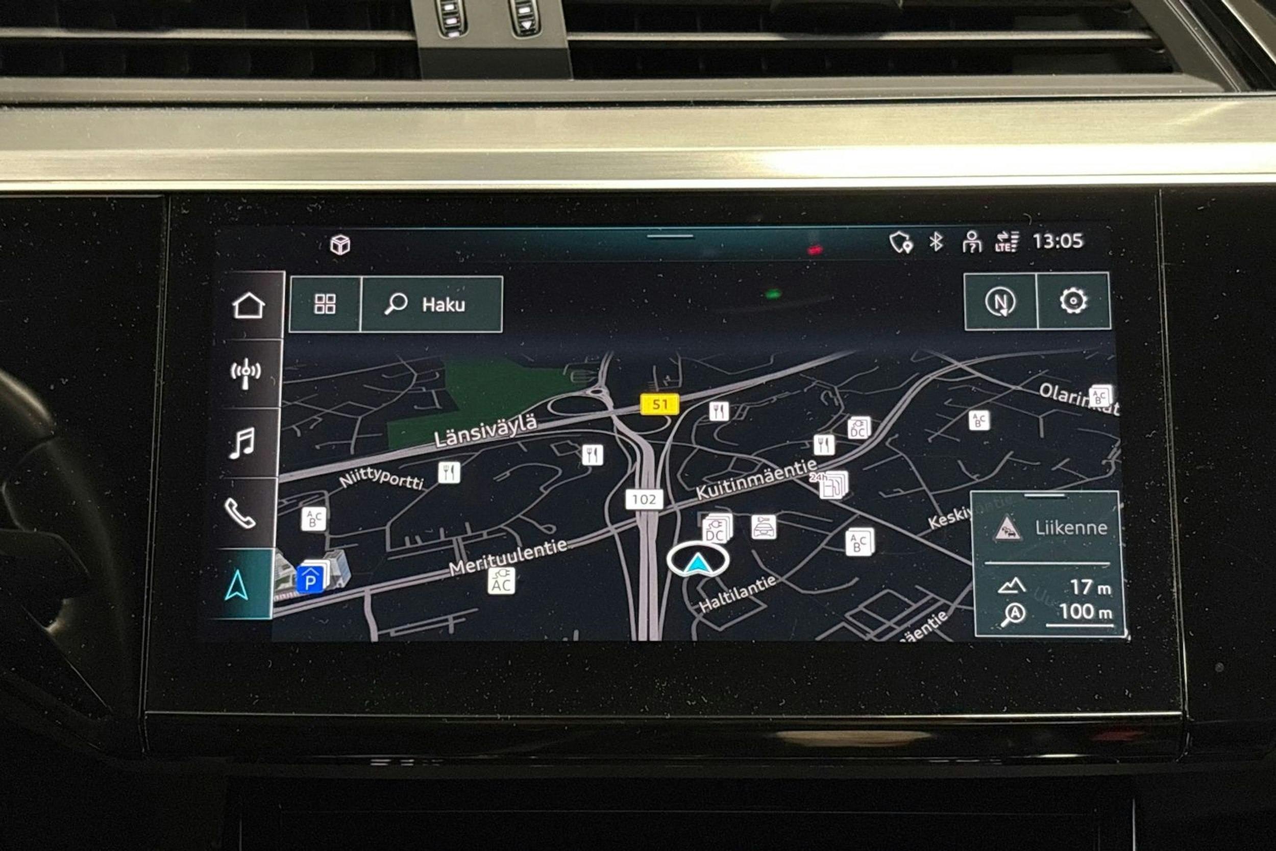 musta Audi e-tron 2022 kuva 15.