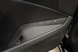 musta Audi e-tron 2022 kuva 22.
