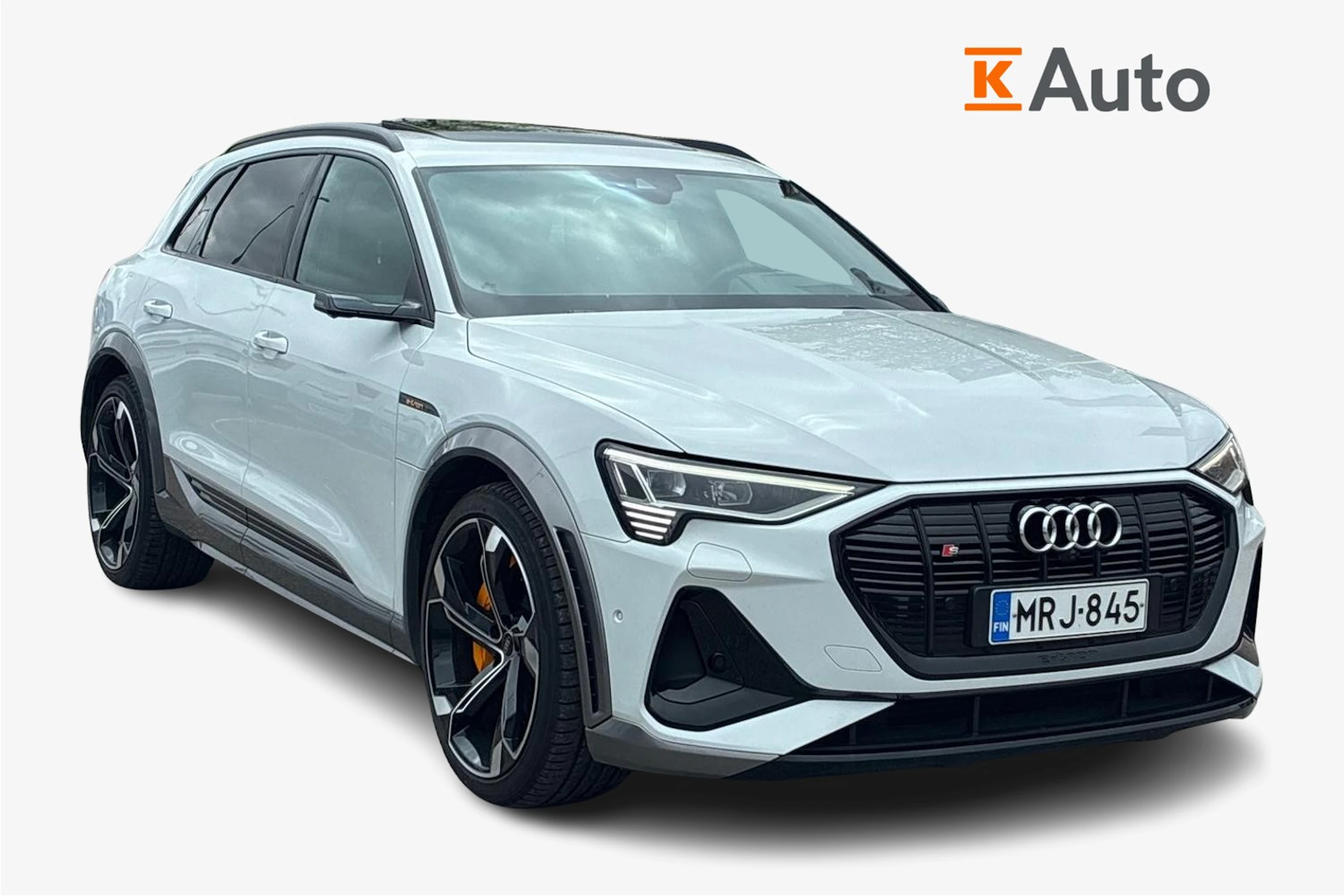 valkoinen Audi e-tron 2022 kuva 1.