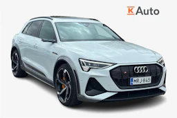 valkoinen Audi e-tron 2022 kuva 1.