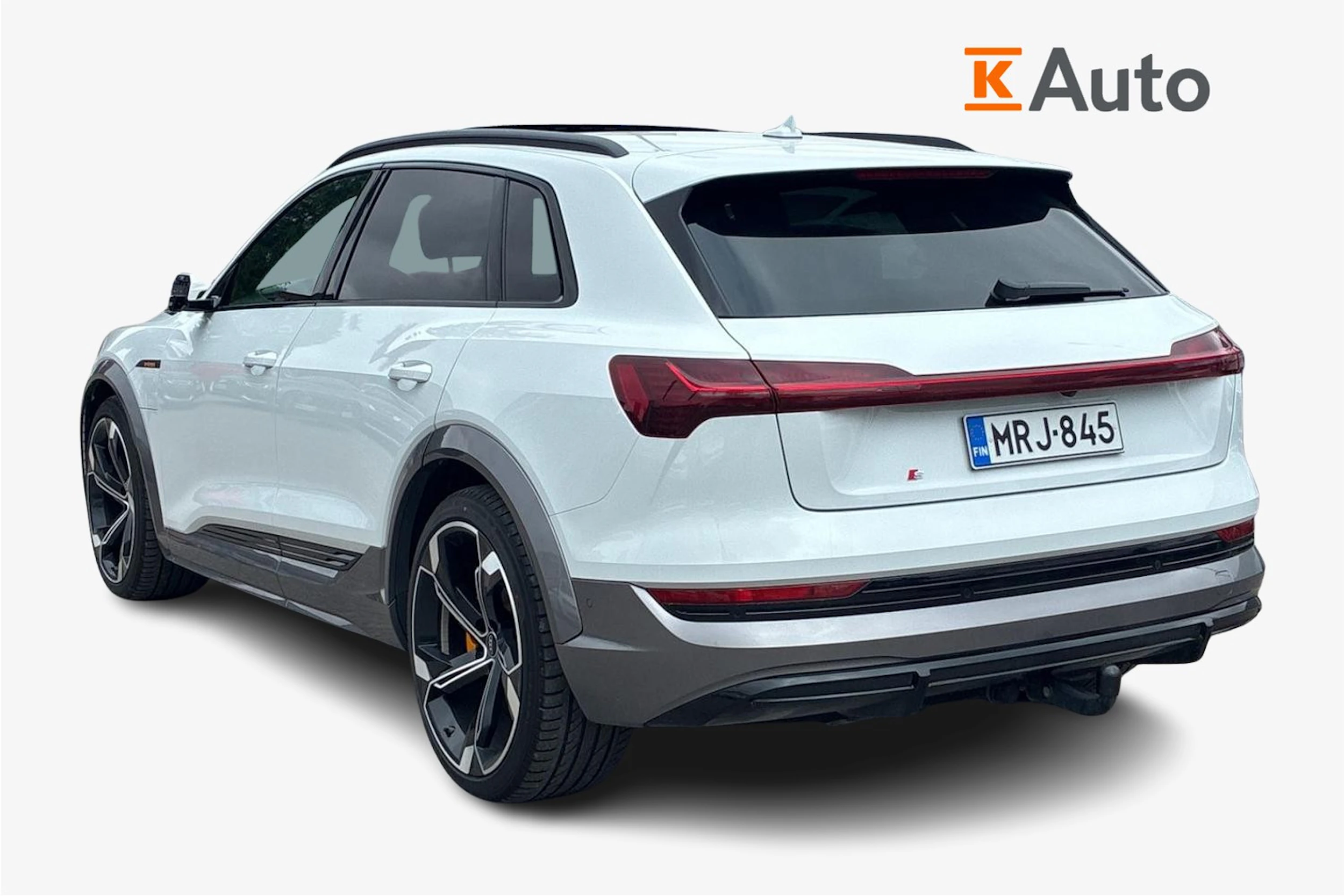 valkoinen Audi e-tron 2022 kuva 2.