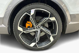 valkoinen Audi e-tron 2022 kuva 9.