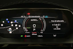 valkoinen Audi e-tron 2022 kuva 12.
