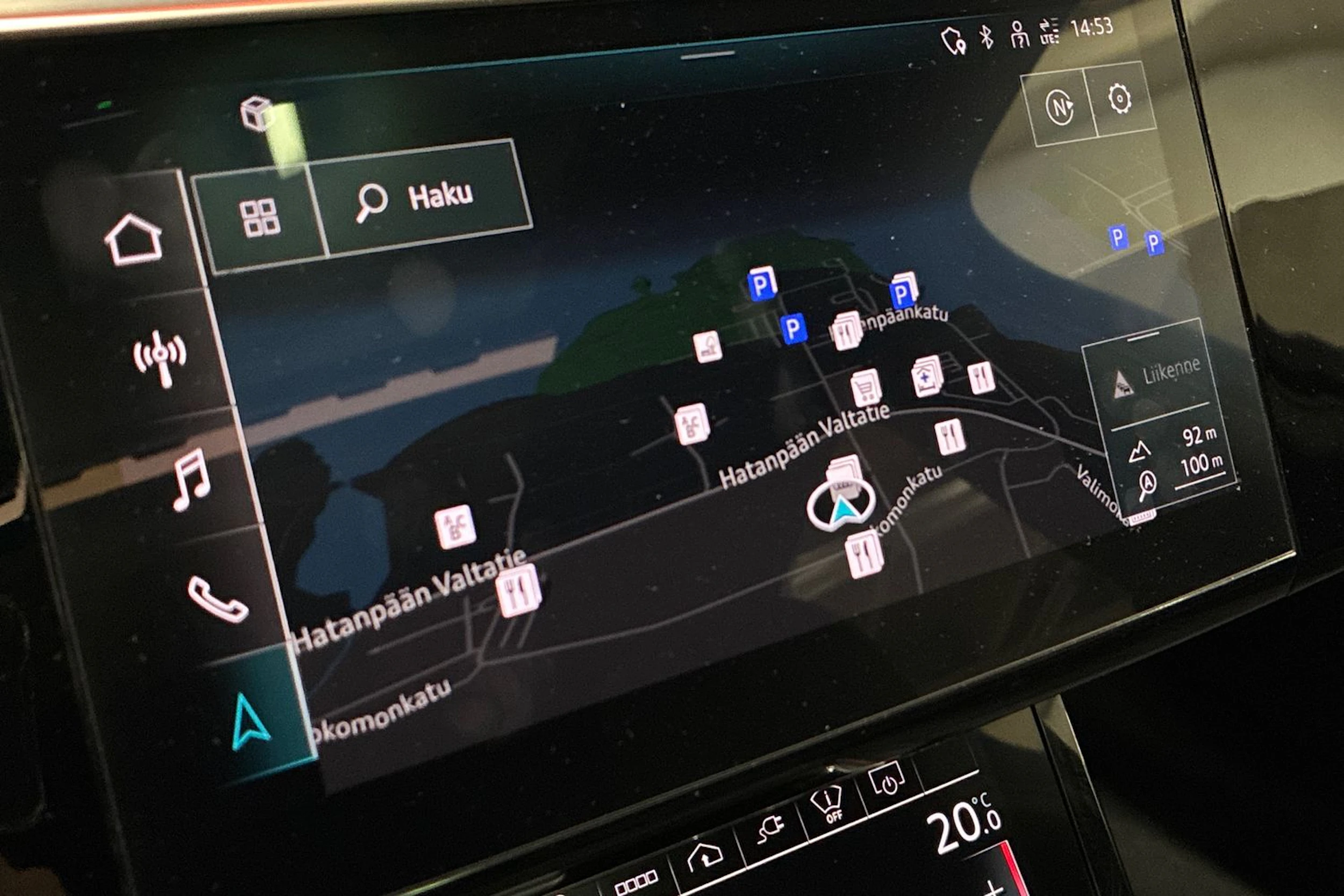 valkoinen Audi e-tron 2022 kuva 22.