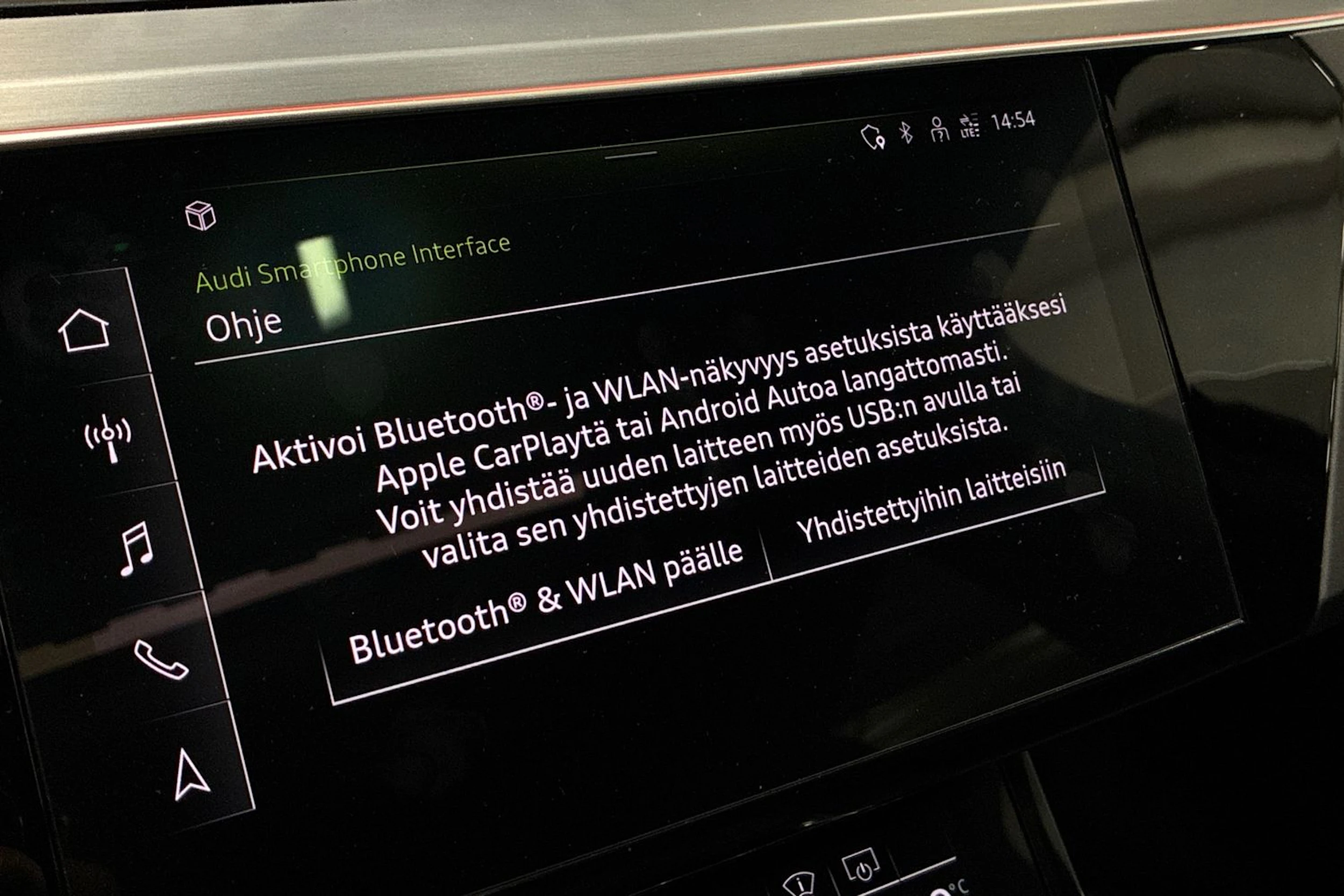 valkoinen Audi e-tron 2022 kuva 25.