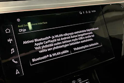 valkoinen Audi e-tron 2022 kuva 25.