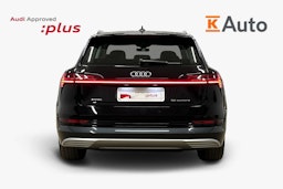 musta Audi e-tron 2022 kuva 3.