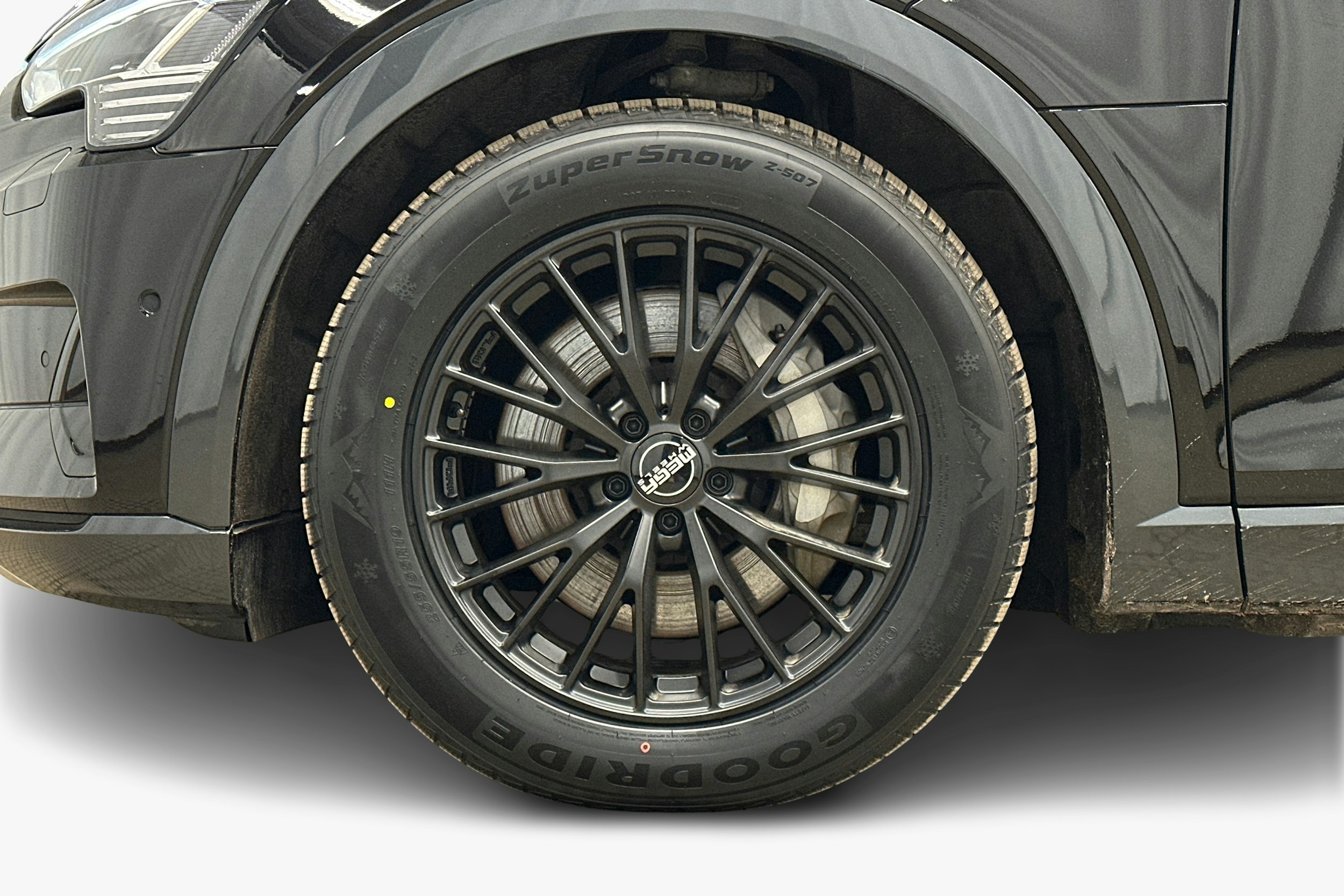 musta Audi e-tron 2022 kuva 11.