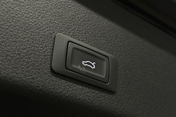 musta Audi e-tron 2022 kuva 14.