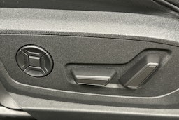 musta Audi e-tron 2022 kuva 16.