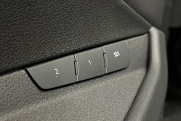 musta Audi e-tron 2022 kuva 17.