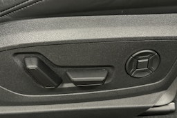 musta Audi e-tron 2022 kuva 18.