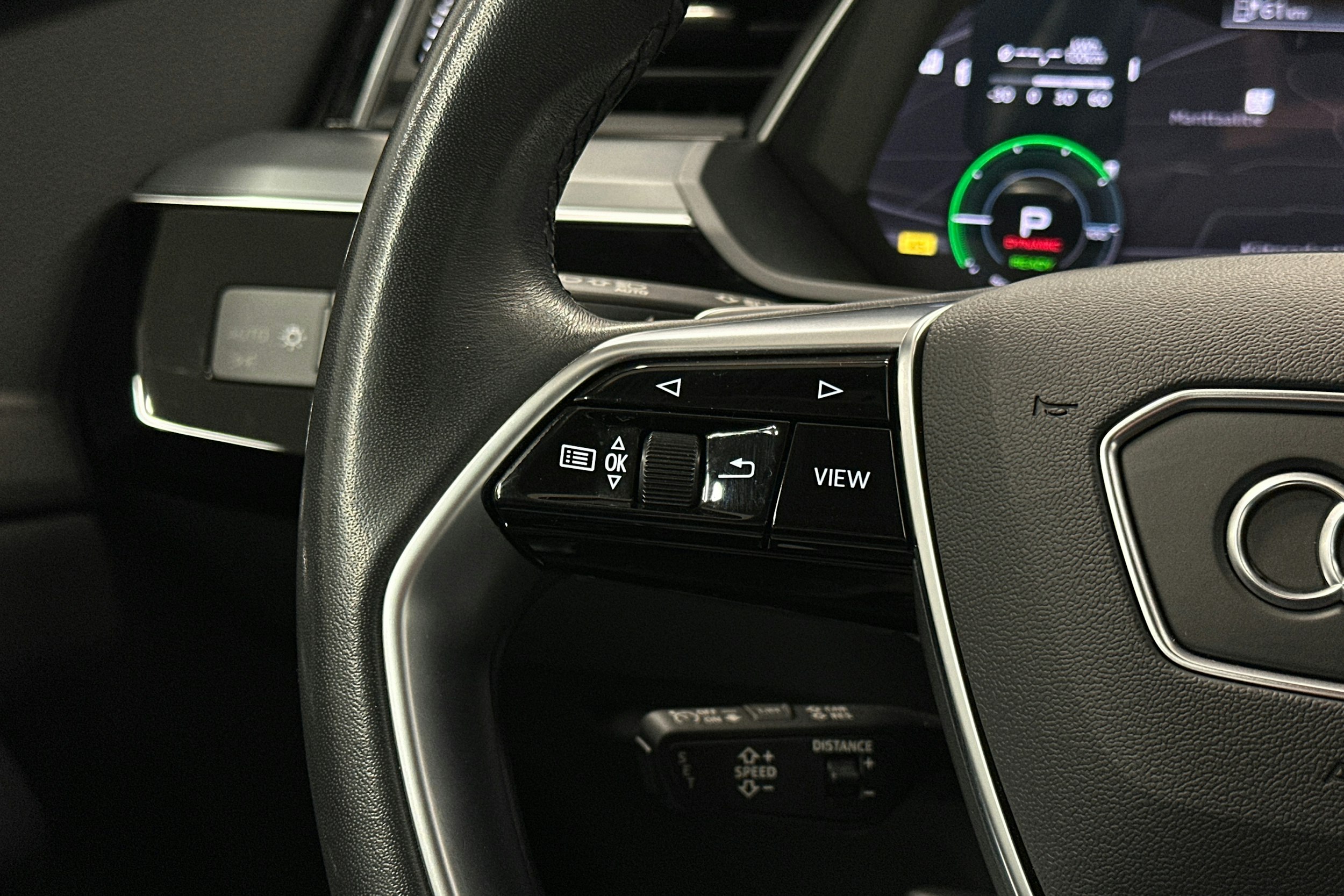 musta Audi e-tron 2022 kuva 20.