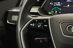 musta Audi e-tron 2022 kuva 20.
