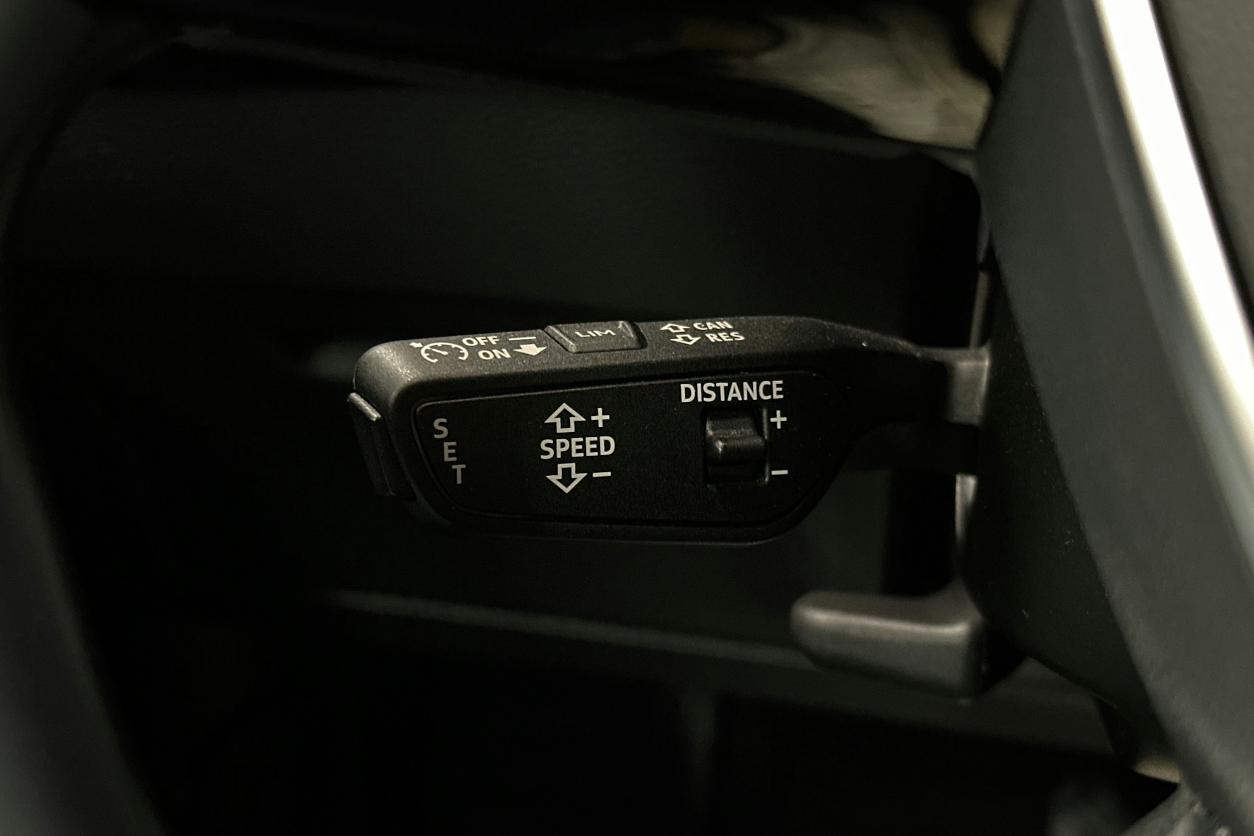 musta Audi e-tron 2022 kuva 22.