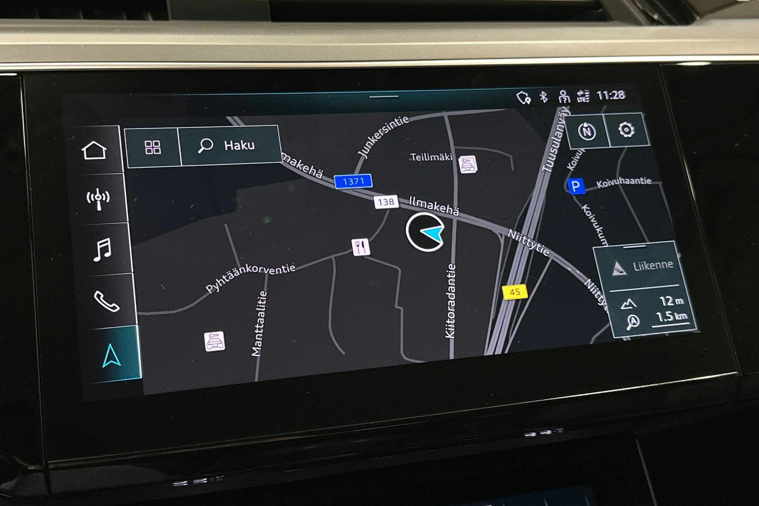 musta Audi e-tron 2022 kuva 23.