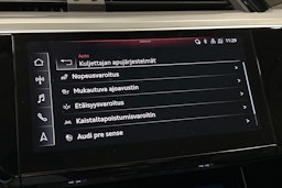 musta Audi e-tron 2022 kuva 26.