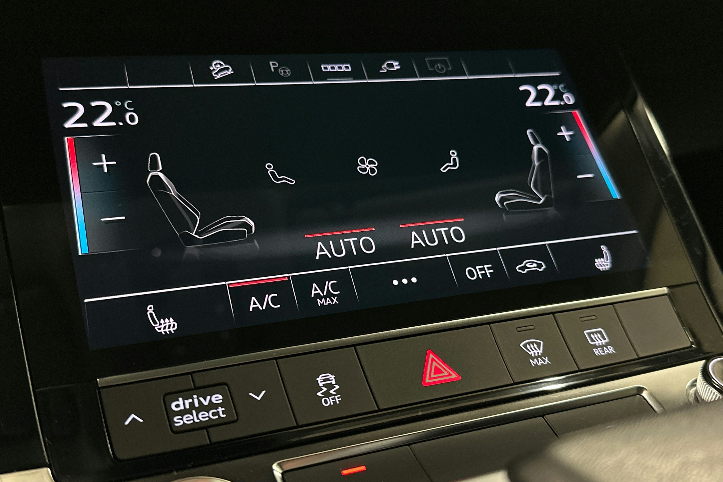 musta Audi e-tron 2022 kuva 28.