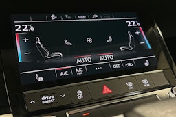 musta Audi e-tron 2022 kuva 28.