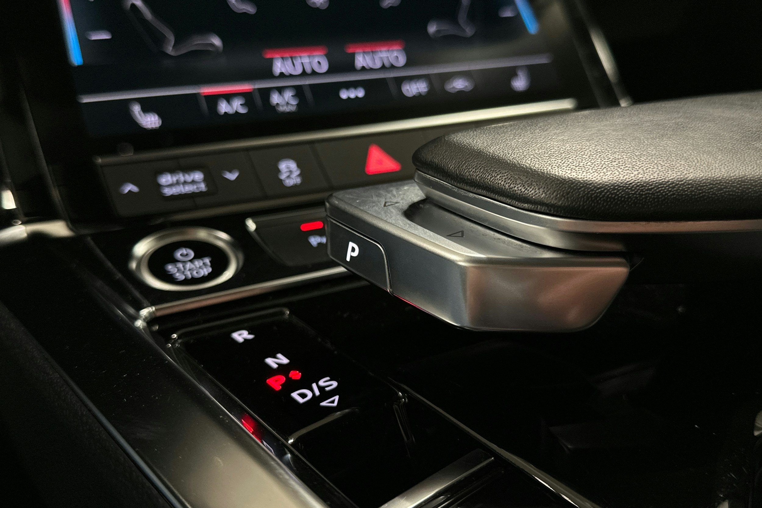 musta Audi e-tron 2022 kuva 29.