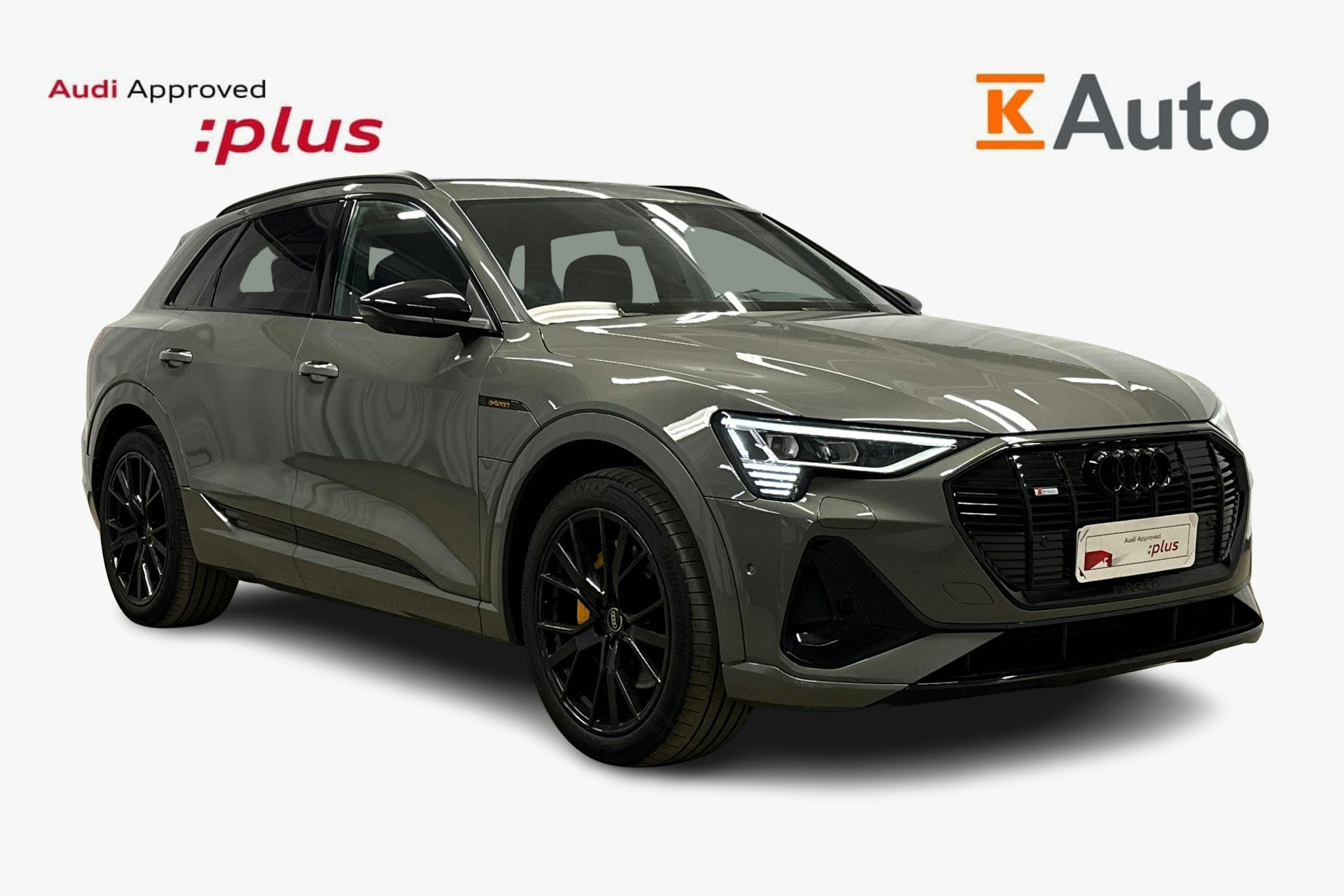 harmaa Audi e-tron 2022 kuva 1.