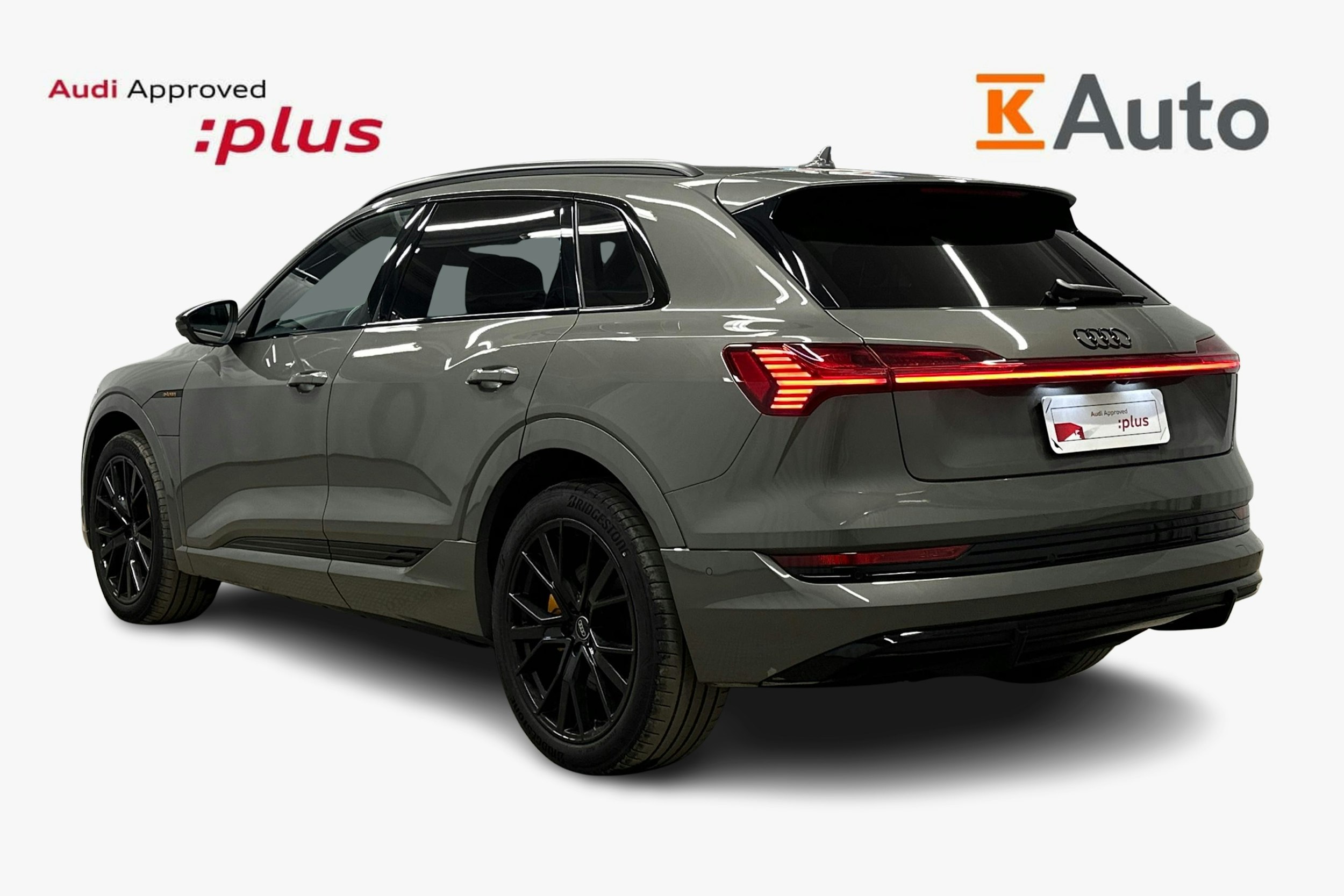 harmaa Audi e-tron 2022 kuva 2.