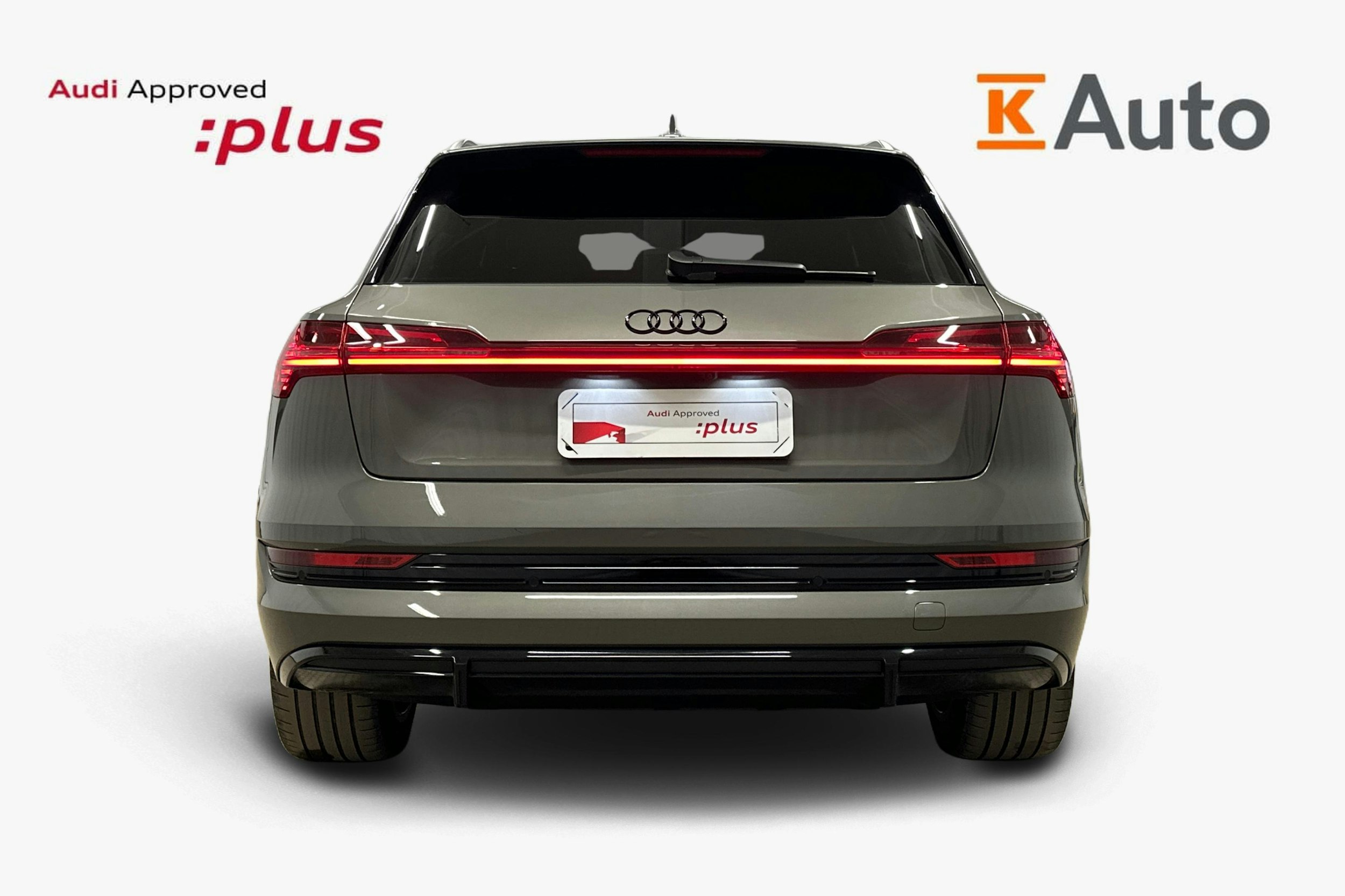 harmaa Audi e-tron 2022 kuva 3.