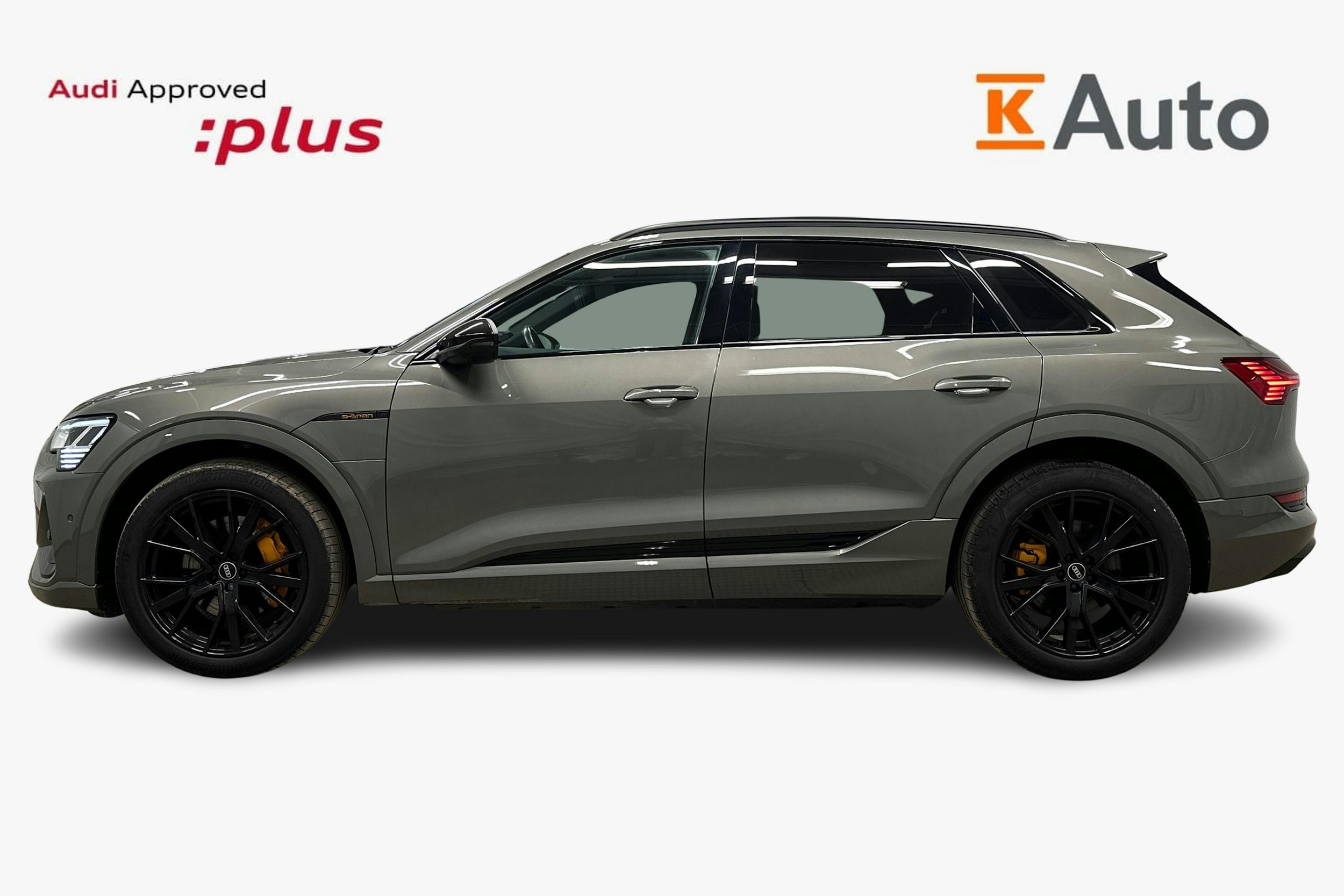 harmaa Audi e-tron 2022 kuva 6.