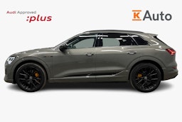 harmaa Audi e-tron 2022 kuva 6.