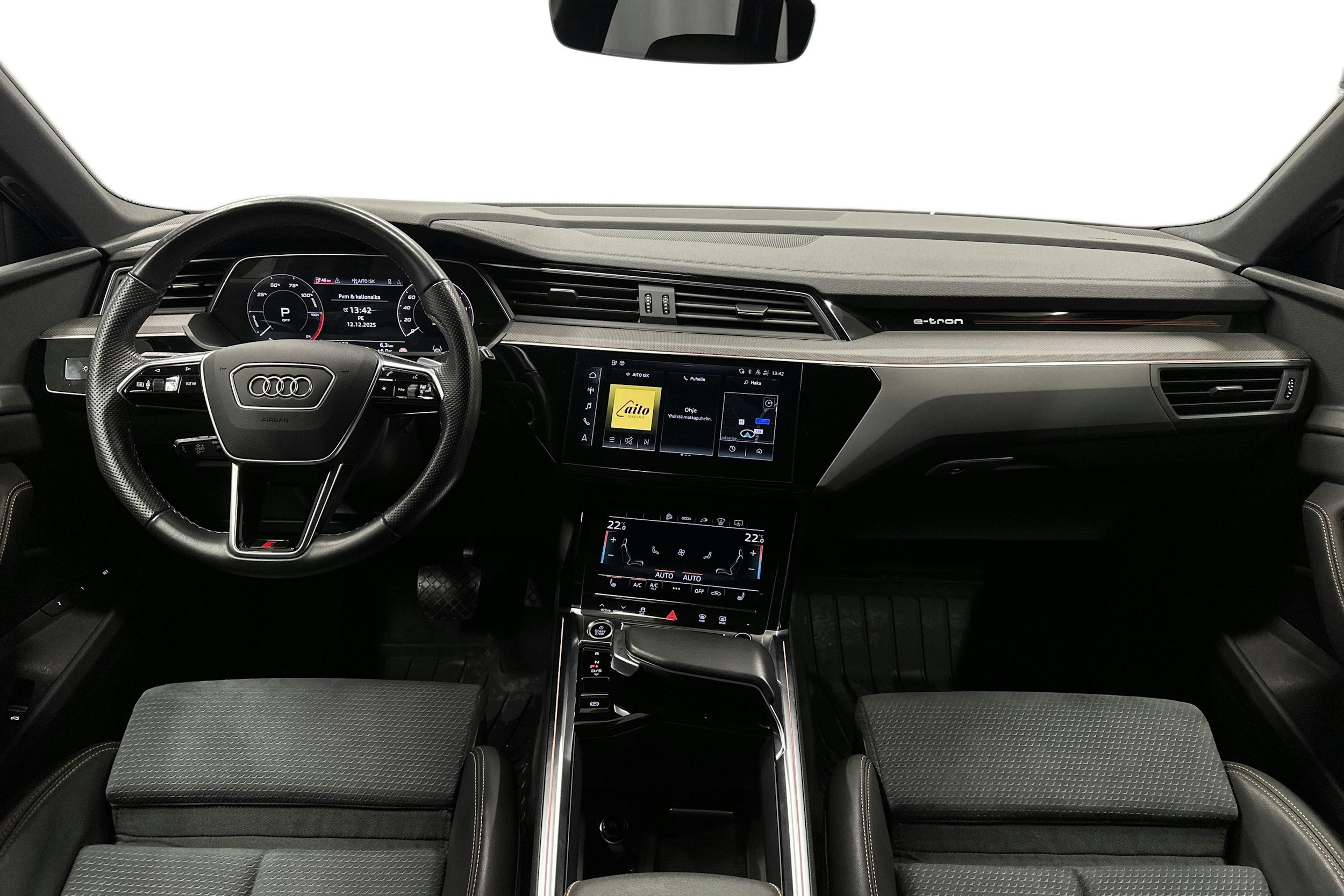 harmaa Audi e-tron 2022 kuva 9.