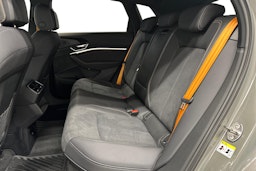 harmaa Audi e-tron 2022 kuva 10.