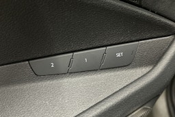 harmaa Audi e-tron 2022 kuva 17.