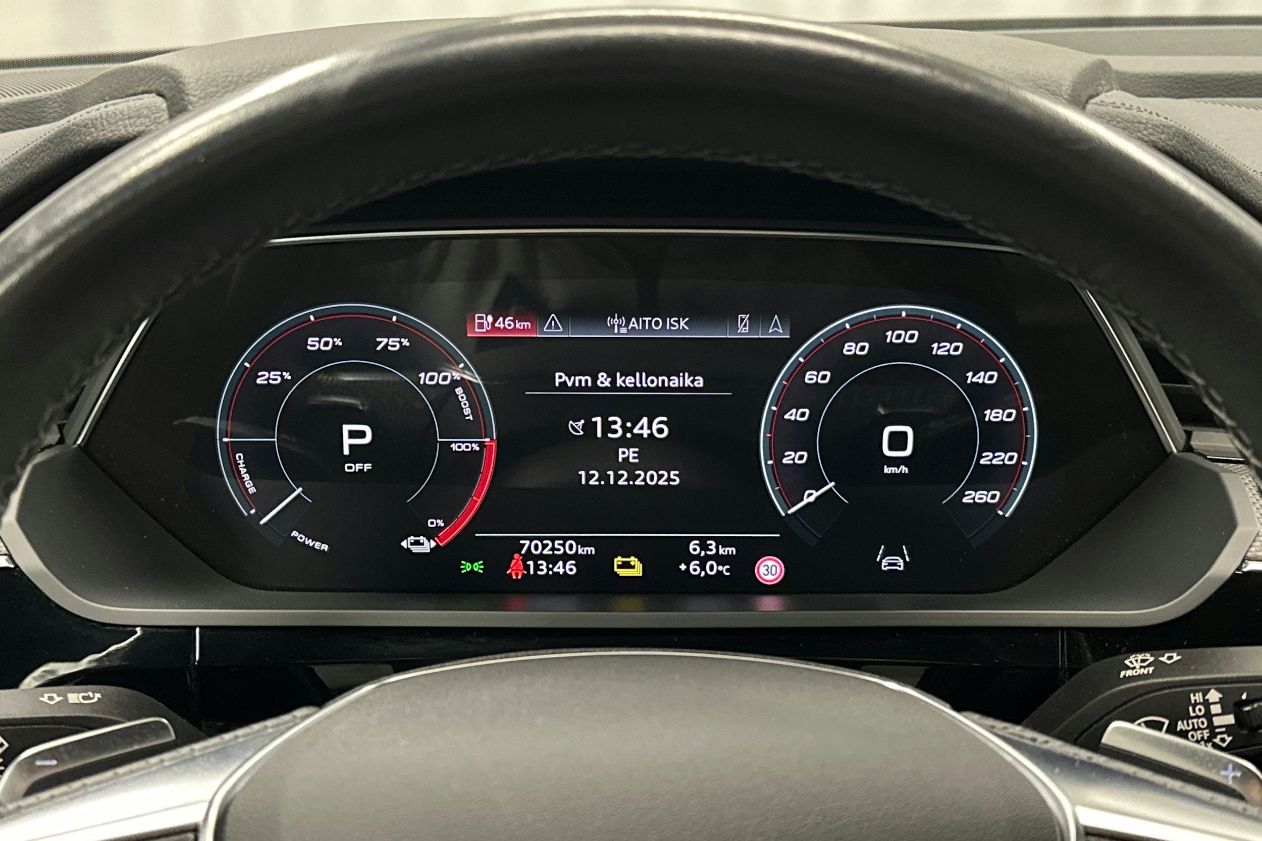 harmaa Audi e-tron 2022 kuva 22.