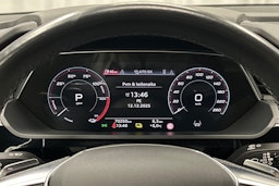 harmaa Audi e-tron 2022 kuva 22.