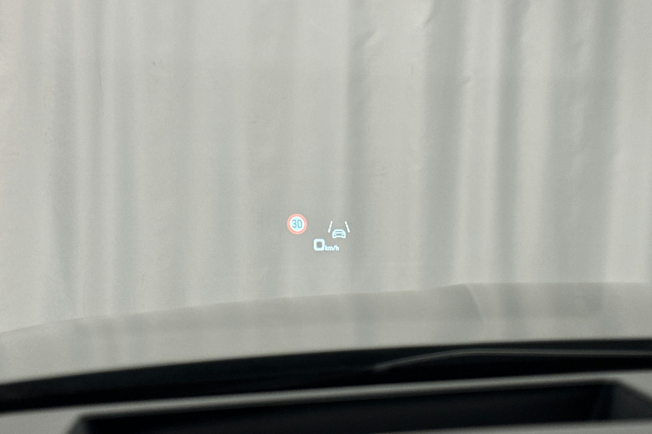 harmaa Audi e-tron 2022 kuva 23.