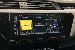harmaa Audi e-tron 2022 kuva 26.