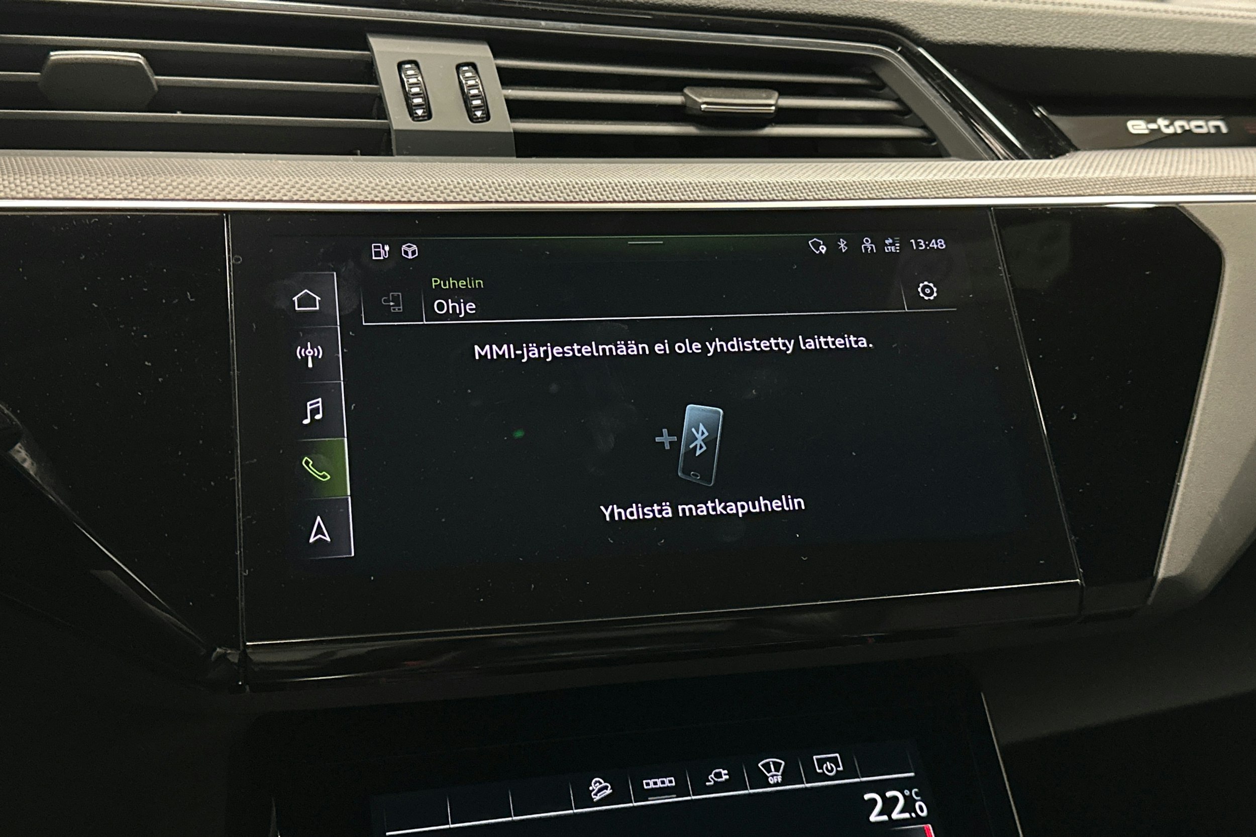 harmaa Audi e-tron 2022 kuva 28.